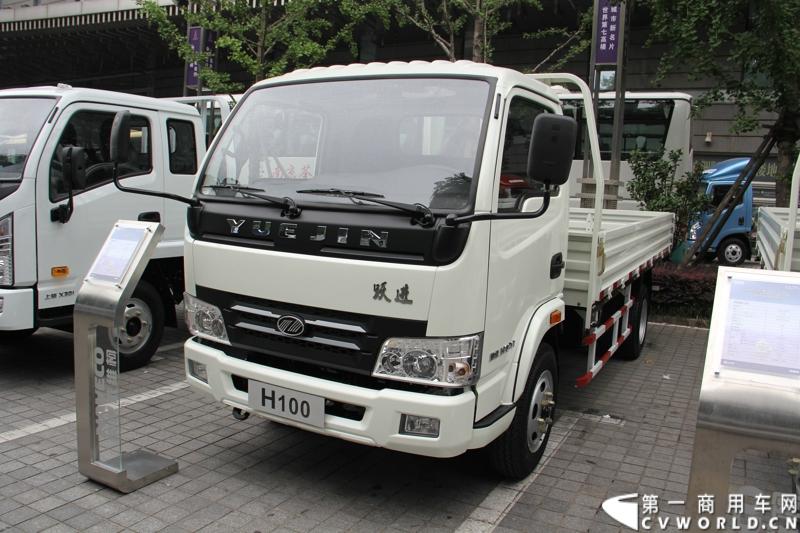 7月17日，南京依维柯在南京正式发布搭载全新动力链——上柴发动机的“超越”全新车型。如此一来，“超越”高端轻卡三条黄金动力链条现已形成，在丰富自身的同时，也为客户带去更多选择。图为搭载云内YN27CRD1动力的跃进帅虎H100-33轻卡。