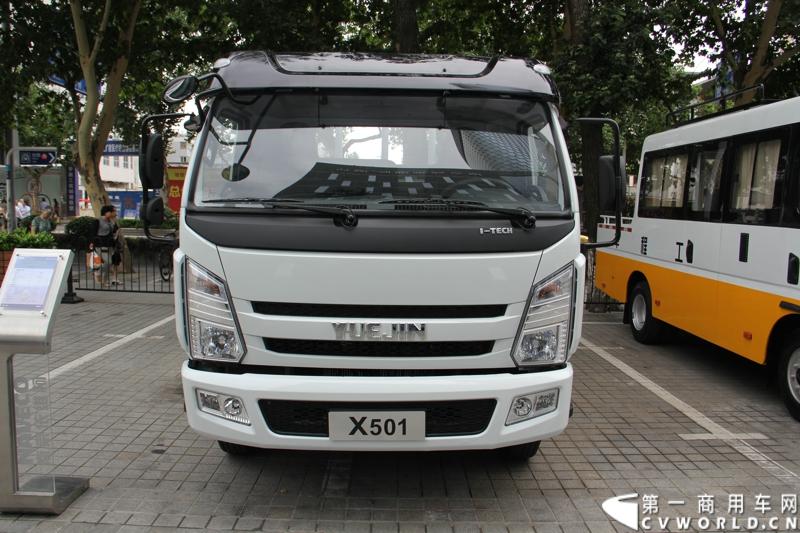 7月17日，南京依维柯在南京正式发布搭载全新动力链——上柴发动机的“超越”全新车型。如此一来，“超越”高端轻卡三条黄金动力链条现已形成，在丰富自身的同时，也为客户带去更多选择。图为搭载康明斯ISF3动力的上骏X501轻卡。