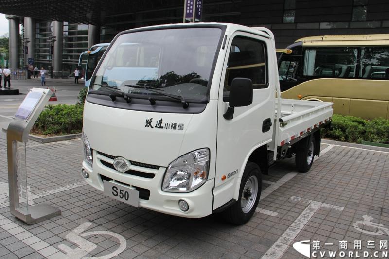 7月17日，南京依维柯在南京正式发布搭载全新动力链——上柴发动机的“超越”全新车型。如此一来，“超越”高端轻卡三条黄金动力链条现已形成，在丰富自身的同时，也为客户带去更多选择。图为搭载LJ469Q-AE8发动机的跃进小福星S50微卡。