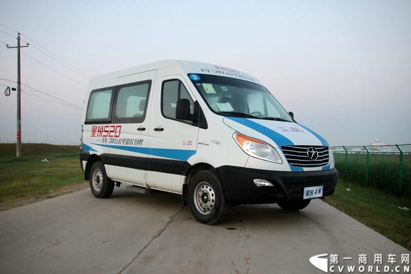 7月30日，江淮星锐4系试乘试驾活动在北京朝阳体育中心拉开帷幕。此次试驾活动主要分为场地试驾和公路试驾两部分，分别从车辆外观、动力性、操控性、制动性以及油耗水平和舒适性，对星锐4系车型进行评测。