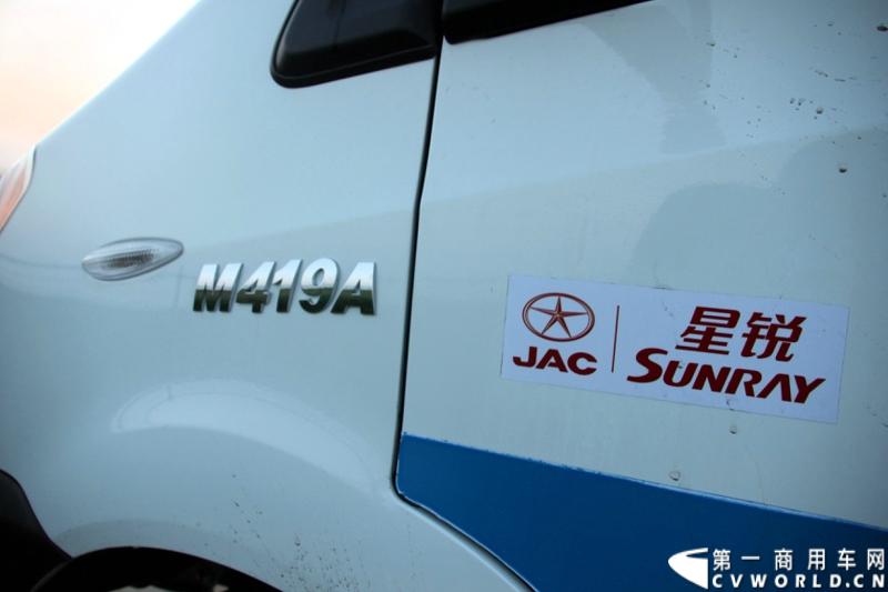 7月30日，江淮星锐4系试乘试驾活动在北京朝阳体育中心拉开帷幕。此次试驾活动主要分为场地试驾和公路试驾两部分，分别从车辆外观、动力性、操控性、制动性以及油耗水平和舒适性，对星锐4系车型进行评测。