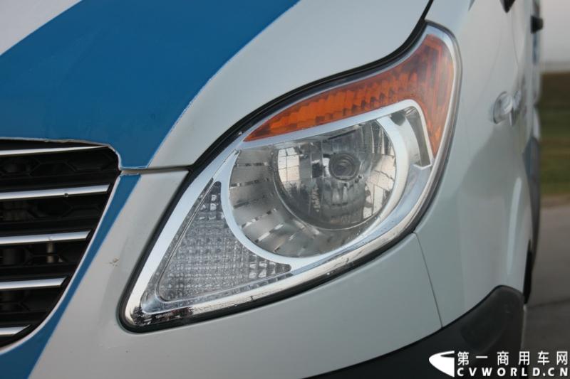 7月30日，江淮星锐4系试乘试驾活动在北京朝阳体育中心拉开帷幕。此次试驾活动主要分为场地试驾和公路试驾两部分，分别从车辆外观、动力性、操控性、制动性以及油耗水平和舒适性，对星锐4系车型进行评测。