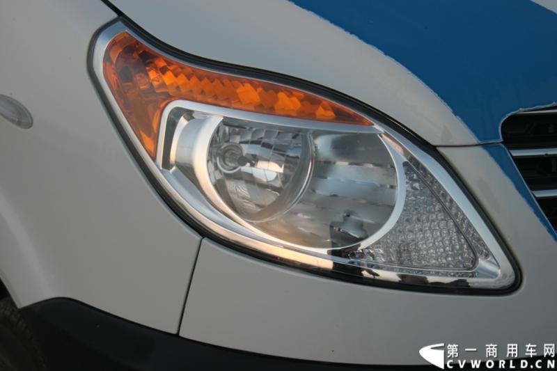 7月30日，江淮星锐4系试乘试驾活动在北京朝阳体育中心拉开帷幕。此次试驾活动主要分为场地试驾和公路试驾两部分，分别从车辆外观、动力性、操控性、制动性以及油耗水平和舒适性，对星锐4系车型进行评测。