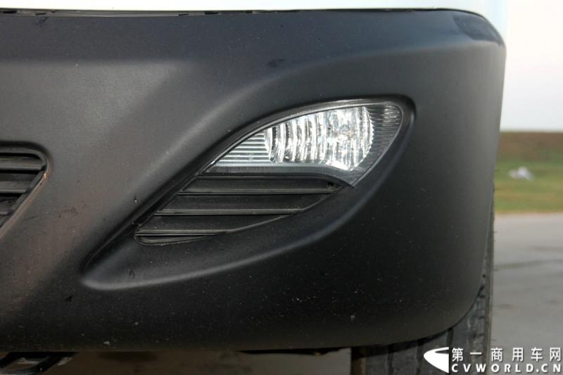 7月30日，江淮星锐4系试乘试驾活动在北京朝阳体育中心拉开帷幕。此次试驾活动主要分为场地试驾和公路试驾两部分，分别从车辆外观、动力性、操控性、制动性以及油耗水平和舒适性，对星锐4系车型进行评测。