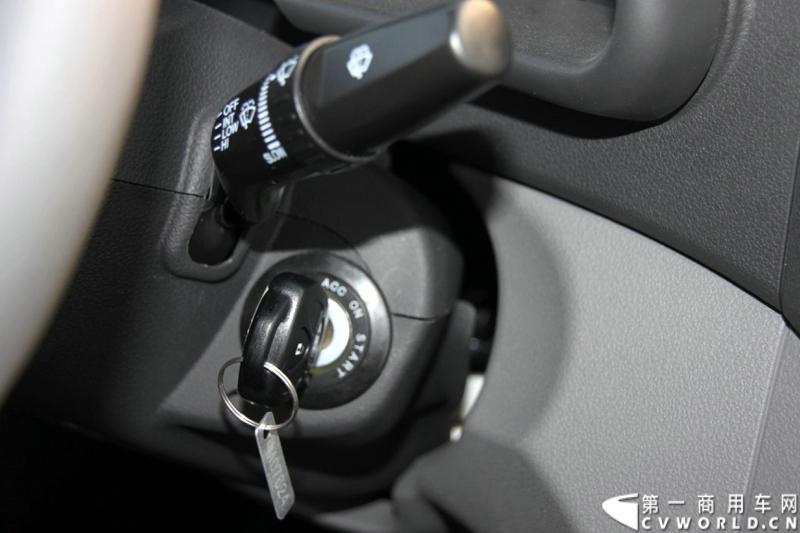 7月30日，江淮星锐4系试乘试驾活动在北京朝阳体育中心拉开帷幕。此次试驾活动主要分为场地试驾和公路试驾两部分，分别从车辆外观、动力性、操控性、制动性以及油耗水平和舒适性，对星锐4系车型进行评测。