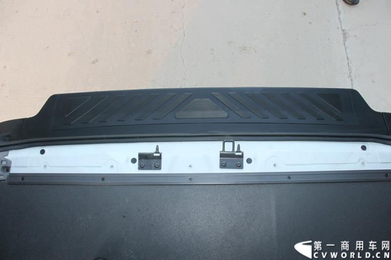 7月30日，江淮星锐4系试乘试驾活动在北京朝阳体育中心拉开帷幕。此次试驾活动主要分为场地试驾和公路试驾两部分，分别从车辆外观、动力性、操控性、制动性以及油耗水平和舒适性，对星锐4系车型进行评测。