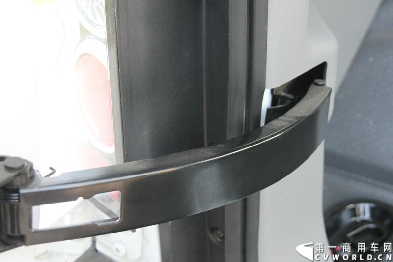 7月30日，江淮星锐4系试乘试驾活动在北京朝阳体育中心拉开帷幕。此次试驾活动主要分为场地试驾和公路试驾两部分，分别从车辆外观、动力性、操控性、制动性以及油耗水平和舒适性，对星锐4系车型进行评测。