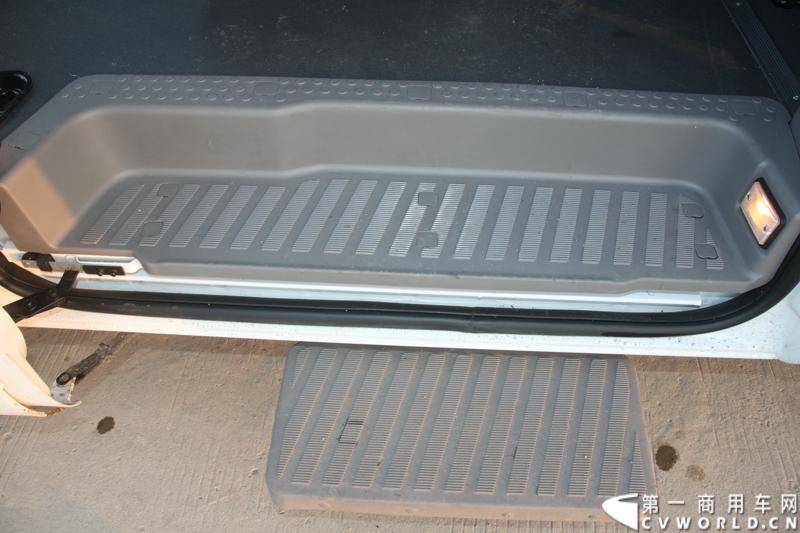 7月30日，江淮星锐4系试乘试驾活动在北京朝阳体育中心拉开帷幕。此次试驾活动主要分为场地试驾和公路试驾两部分，分别从车辆外观、动力性、操控性、制动性以及油耗水平和舒适性，对星锐4系车型进行评测。