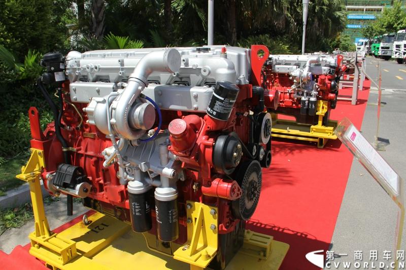 8月18日，以“聚科技之力 展汉马雄风 创新驱动 促企业转型升级”为主题的华菱星马汽车集团2014年年中商务大会在闽南金三角的核心城市——厦门召开。图为华菱汉马动力