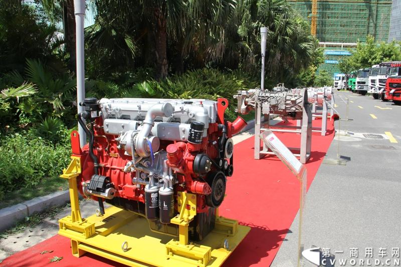 8月18日，以“聚科技之力 展汉马雄风 创新驱动 促企业转型升级”为主题的华菱星马汽车集团2014年年中商务大会在闽南金三角的核心城市——厦门召开。图为华菱汉马动力