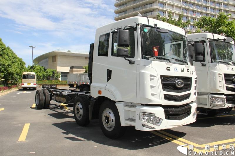 8月18日，以“聚科技之力 展汉马雄风 创新驱动 促企业转型升级”为主题的华菱星马汽车集团2014年年中商务大会在闽南金三角的核心城市——厦门召开。图为华菱汉马重卡底盘