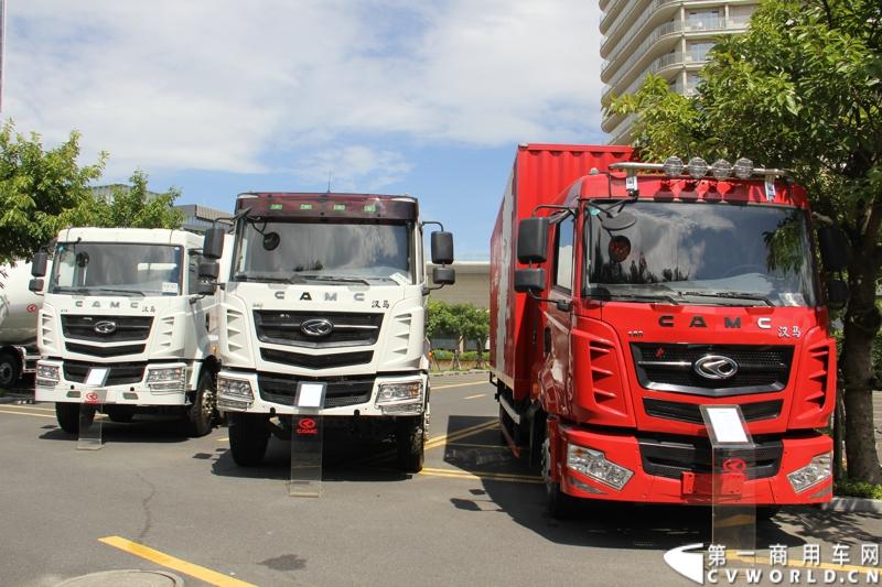 8月18日，以“聚科技之力 展汉马雄风 创新驱动 促企业转型升级”为主题的华菱星马汽车集团2014年年中商务大会在闽南金三角的核心城市——厦门召开。图为华菱星马重卡产品线