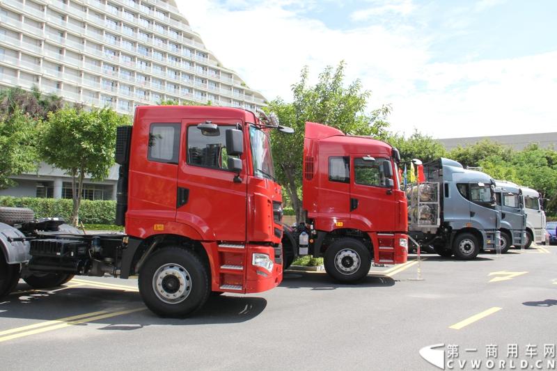 8月18日，以“聚科技之力 展汉马雄风 创新驱动 促企业转型升级”为主题的华菱星马汽车集团2014年年中商务大会在闽南金三角的核心城市——厦门召开。图为华菱星马重卡产品线