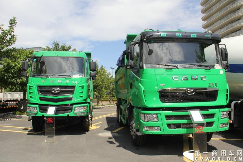 8月18日，以“聚科技之力 展汉马雄风 创新驱动 促企业转型升级”为主题的华菱星马汽车集团2014年年中商务大会在闽南金三角的核心城市——厦门召开。图为华菱星马重卡产品线