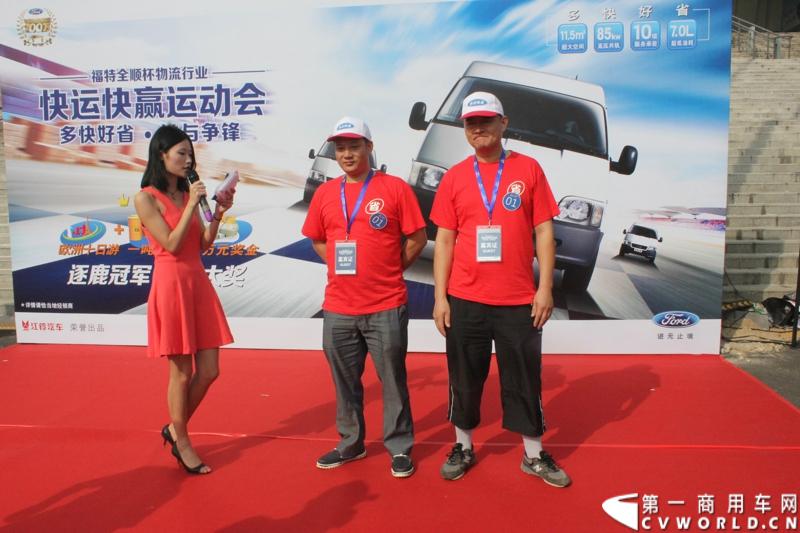 2014福特全顺杯快运快赢运动会的复赛活动已正式启动，从初赛脱颖而出的64支物流代表队伍将继续参与竞赛，角逐最后晋级决赛的名额。图为第一关是知识问答