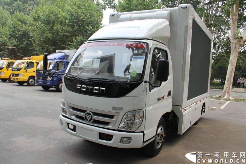 8月26日，福田汽车奥铃品牌2014年中商务会在郑州黄河迎宾馆举行，会议期间还举行了以“科技奥铃 绿动中国”为主题的福田奥铃国IV系列产品发布会，福田奥铃经销商、服务商、专用车厂近300人以及近30家新闻媒体参加了新品发布。图为福田奥铃LED宣传车