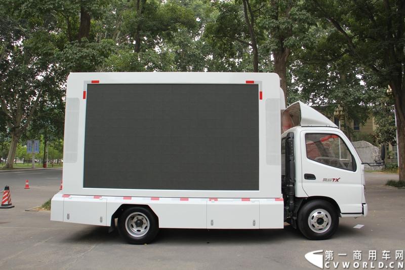 8月26日，福田汽车奥铃品牌2014年中商务会在郑州黄河迎宾馆举行，会议期间还举行了以“科技奥铃 绿动中国”为主题的福田奥铃国IV系列产品发布会，福田奥铃经销商、服务商、专用车厂近300人以及近30家新闻媒体参加了新品发布。图为福田奥铃LED宣传车