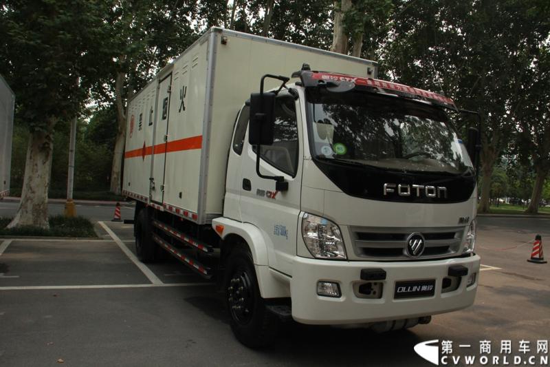 8月26日，福田汽车奥铃品牌2014年中商务会在郑州黄河迎宾馆举行，会议期间还举行了以“科技奥铃 绿动中国”为主题的福田奥铃国IV系列产品发布会，福田奥铃经销商、服务商、专用车厂近300人以及近30家新闻媒体参加了新品发布。图为福田奥铃国IV产品