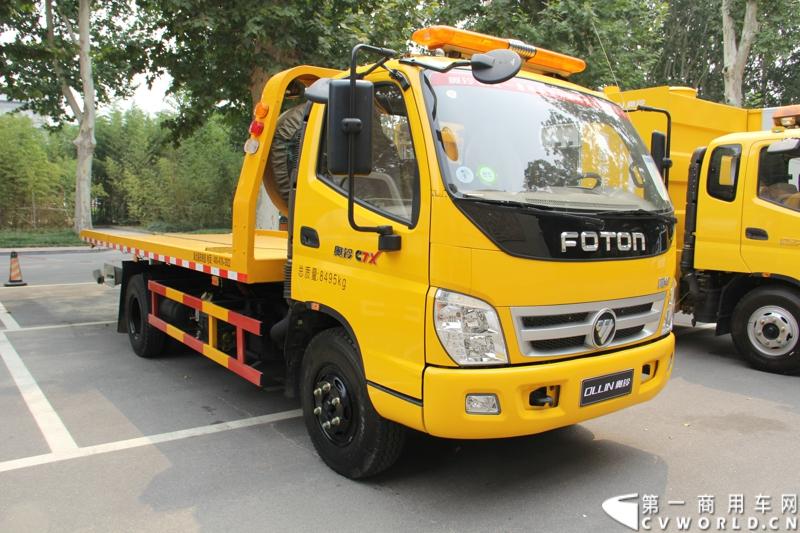 8月26日，福田汽车奥铃品牌2014年中商务会在郑州黄河迎宾馆举行，会议期间还举行了以“科技奥铃 绿动中国”为主题的福田奥铃国IV系列产品发布会，福田奥铃经销商、服务商、专用车厂近300人以及近30家新闻媒体参加了新品发布。图为福田奥铃国IV产品