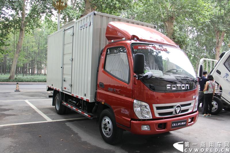 8月26日，福田汽车奥铃品牌2014年中商务会在郑州黄河迎宾馆举行，会议期间还举行了以“科技奥铃 绿动中国”为主题的福田奥铃国IV系列产品发布会，福田奥铃经销商、服务商、专用车厂近300人以及近30家新闻媒体参加了新品发布。图为福田奥铃国IV产品