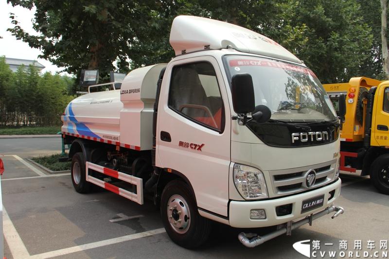 8月26日，福田汽车奥铃品牌2014年中商务会在郑州黄河迎宾馆举行，会议期间还举行了以“科技奥铃 绿动中国”为主题的福田奥铃国IV系列产品发布会，福田奥铃经销商、服务商、专用车厂近300人以及近30家新闻媒体参加了新品发布。图为福田奥铃国IV产品