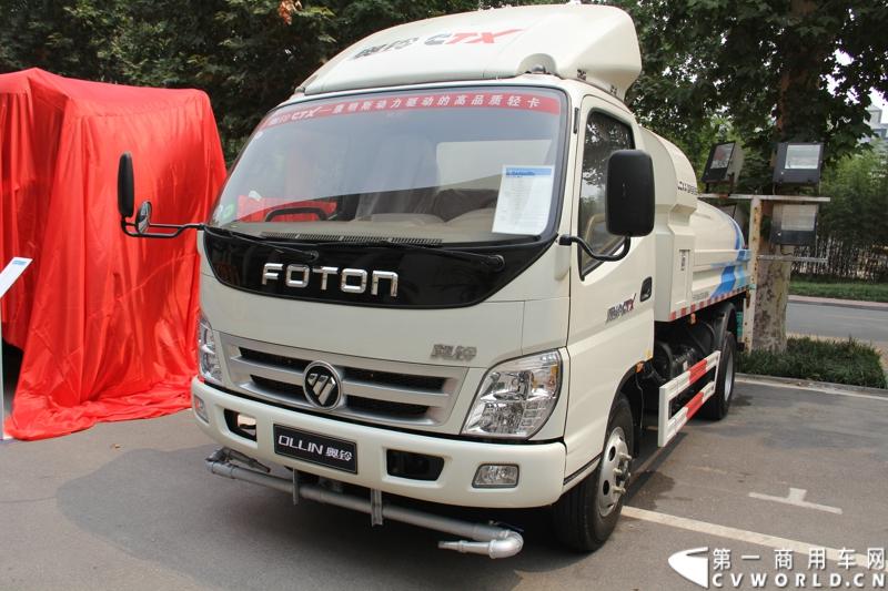 8月26日，福田汽车奥铃品牌2014年中商务会在郑州黄河迎宾馆举行，会议期间还举行了以“科技奥铃 绿动中国”为主题的福田奥铃国IV系列产品发布会，福田奥铃经销商、服务商、专用车厂近300人以及近30家新闻媒体参加了新品发布。图为福田奥铃国IV产品