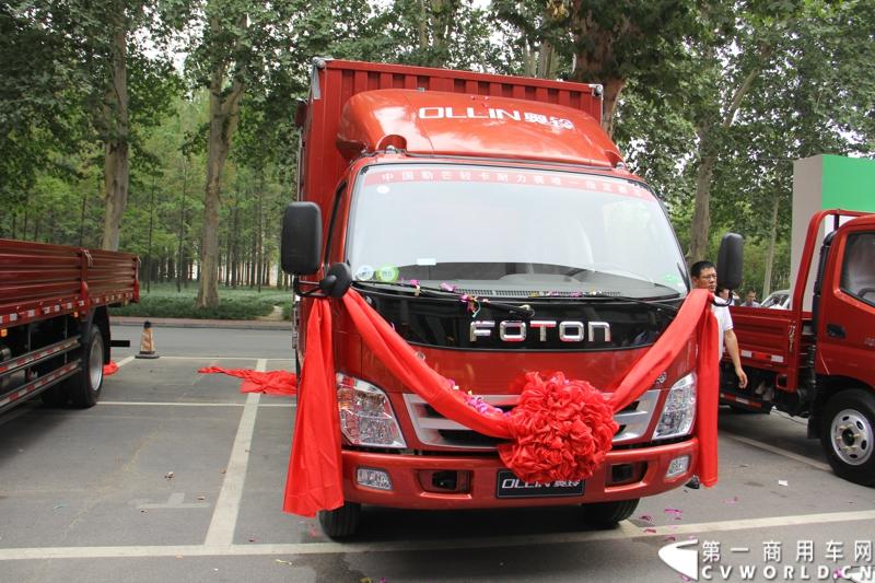 8月26日，福田汽车奥铃品牌2014年中商务会在郑州黄河迎宾馆举行，会议期间还举行了以“科技奥铃 绿动中国”为主题的福田奥铃国IV系列产品发布会，福田奥铃经销商、服务商、专用车厂近300人以及近30家新闻媒体参加了新品发布。图为福田奥铃国IV新品发布