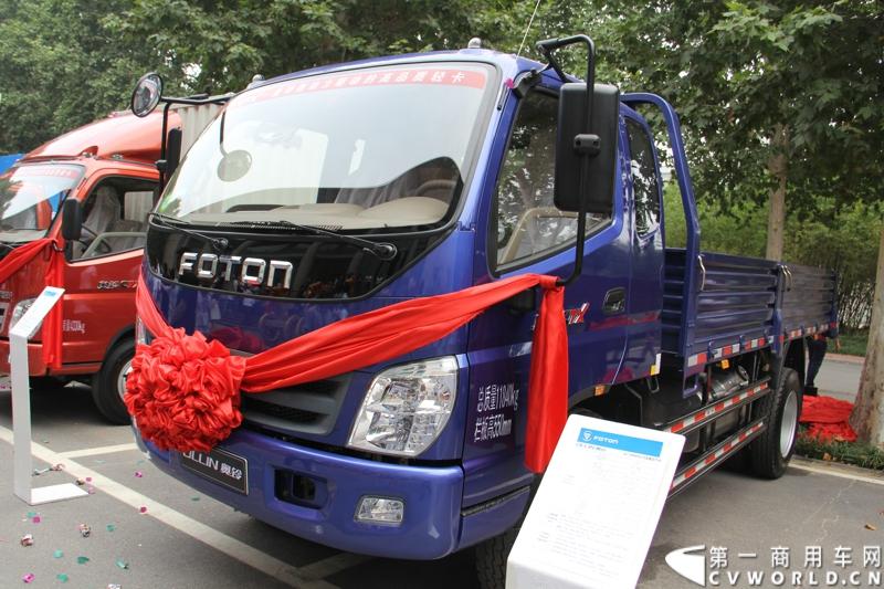 8月26日，福田汽车奥铃品牌2014年中商务会在郑州黄河迎宾馆举行，会议期间还举行了以“科技奥铃 绿动中国”为主题的福田奥铃国IV系列产品发布会，福田奥铃经销商、服务商、专用车厂近300人以及近30家新闻媒体参加了新品发布。图为福田奥铃国IV新品发布