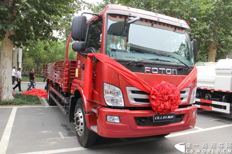 8月26日，福田汽车奥铃品牌2014年中商务会在郑州黄河迎宾馆举行，会议期间还举行了以“科技奥铃 绿动中国”为主题的福田奥铃国IV系列产品发布会，福田奥铃经销商、服务商、专用车厂近300人以及近30家新闻媒体参加了新品发布。图为福田奥铃国IV新品发布