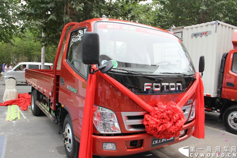 8月26日，福田汽车奥铃品牌2014年中商务会在郑州黄河迎宾馆举行，会议期间还举行了以“科技奥铃 绿动中国”为主题的福田奥铃国IV系列产品发布会，福田奥铃经销商、服务商、专用车厂近300人以及近30家新闻媒体参加了新品发布。图为福田奥铃国IV新品发布