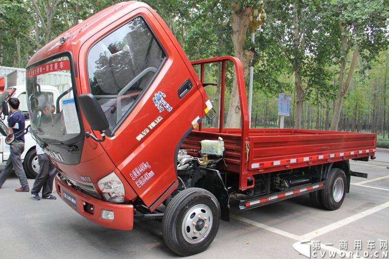 8月26日，福田汽车奥铃品牌2014年中商务会在郑州黄河迎宾馆举行，会议期间还举行了以“科技奥铃 绿动中国”为主题的福田奥铃国IV系列产品发布会，福田奥铃经销商、服务商、专用车厂近300人以及近30家新闻媒体参加了新品发布。图为福田奥铃国IV新品发布