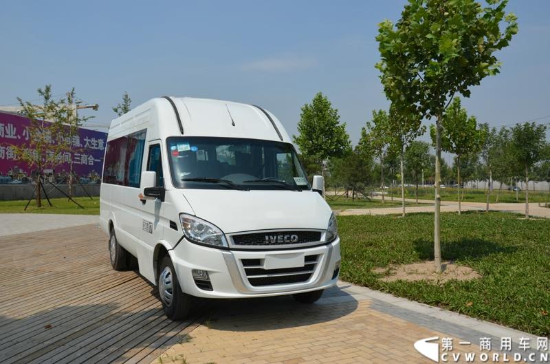 8月27日，由南京依维柯发起的“中国梦绿色行”——2014年依维柯全国环保巡展活动来到北京。据了解，本次活动分南北两条线路展开，途经16座城市，总行驶里程逾一万公里。图为依维柯Power  Daily  2014