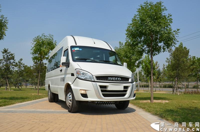 8月27日，由南京依维柯发起的“中国梦绿色行”——2014年依维柯全国环保巡展活动来到北京。据了解，本次活动分南北两条线路展开，途经16座城市，总行驶里程逾一万公里。图为依维柯Power  Daily  2014