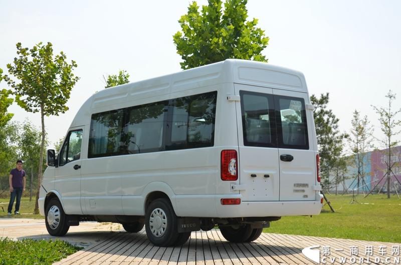 8月27日，由南京依维柯发起的“中国梦绿色行”——2014年依维柯全国环保巡展活动来到北京。据了解，本次活动分南北两条线路展开，途经16座城市，总行驶里程逾一万公里。图为依维柯Power  Daily  2014