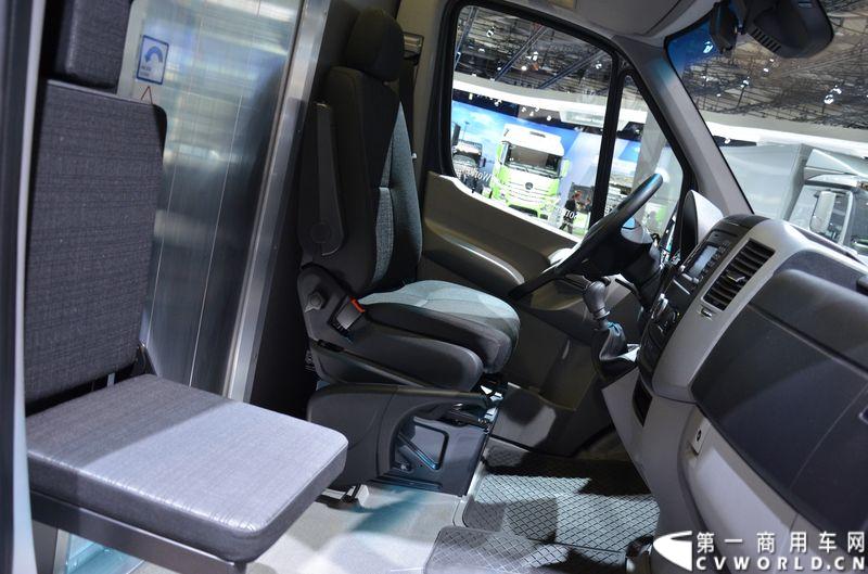 探馆汉诺威之奔驰轻客篇。图为奔驰Sprinter 313 CDI 