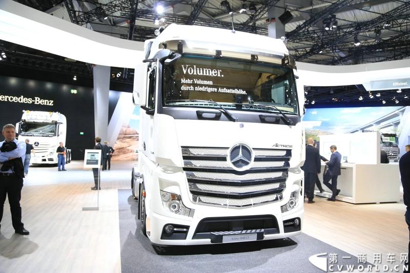 2014汉诺威之最强阵容奔驰卡车篇。图为ACTROS 1848 LS