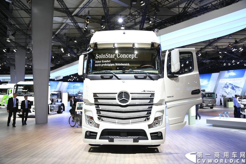 2014汉诺威之最强阵容奔驰卡车篇。图为ACTROS 1864 L5
