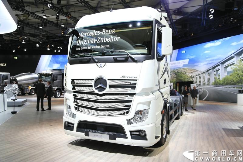 2014汉诺威之最强阵容奔驰卡车篇。图为ACTROS 2545 L