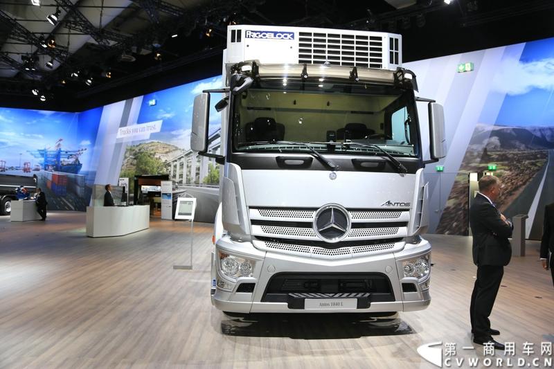 2014汉诺威之最强阵容奔驰卡车篇。图为ANTOS 1840 L