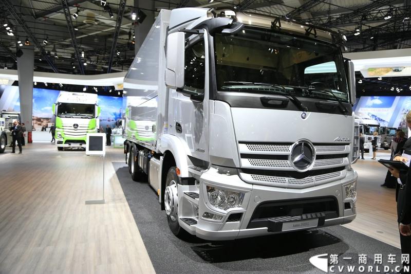 2014汉诺威之最强阵容奔驰卡车篇。图为ANTOS 2535 L