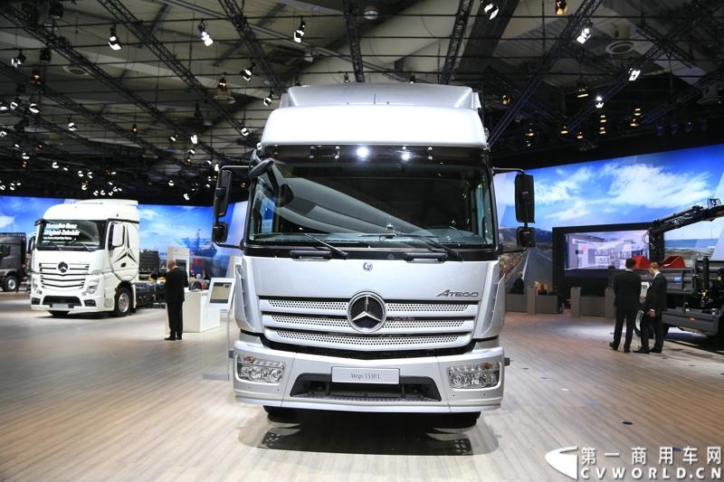 2014汉诺威之最强阵容奔驰卡车篇。图为Arego 1530 L
