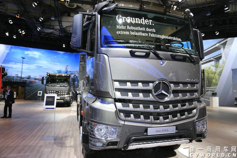 2014汉诺威之最强阵容奔驰卡车篇。图为AROCS 4145 K