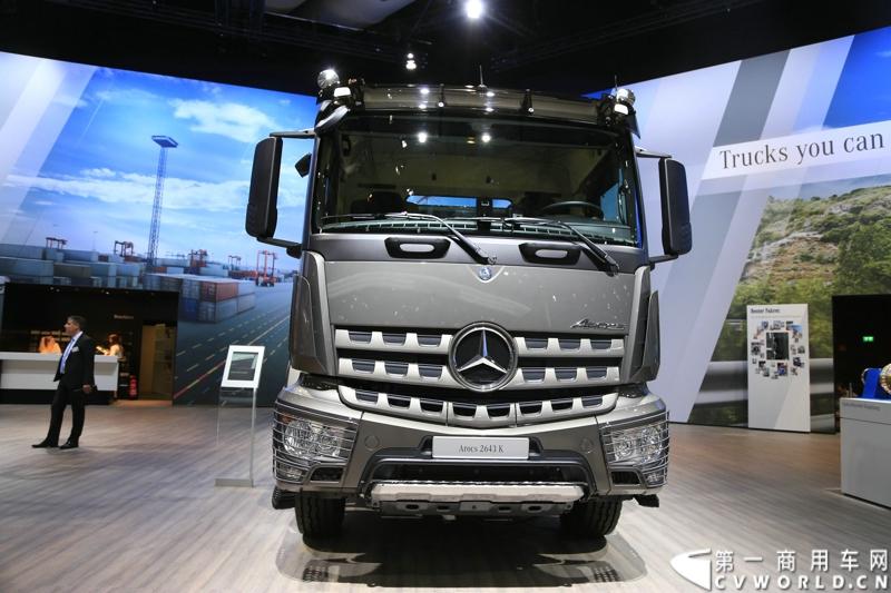 2014汉诺威之最强阵容奔驰卡车篇。图为AROCS 2643 K