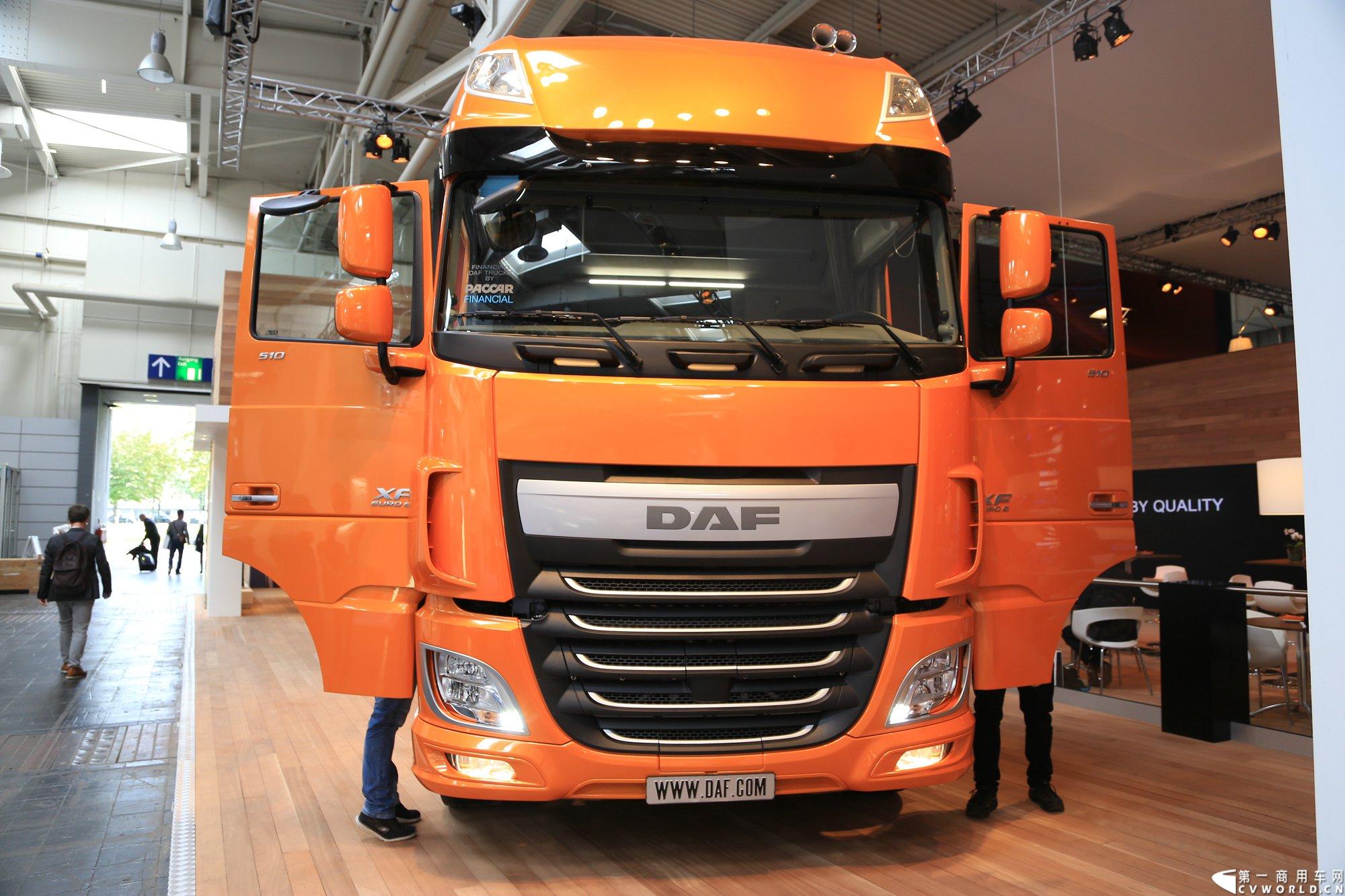 探馆汉诺威之橙色风暴达夫篇。图为DAF XF 510 6x2 牵引车。