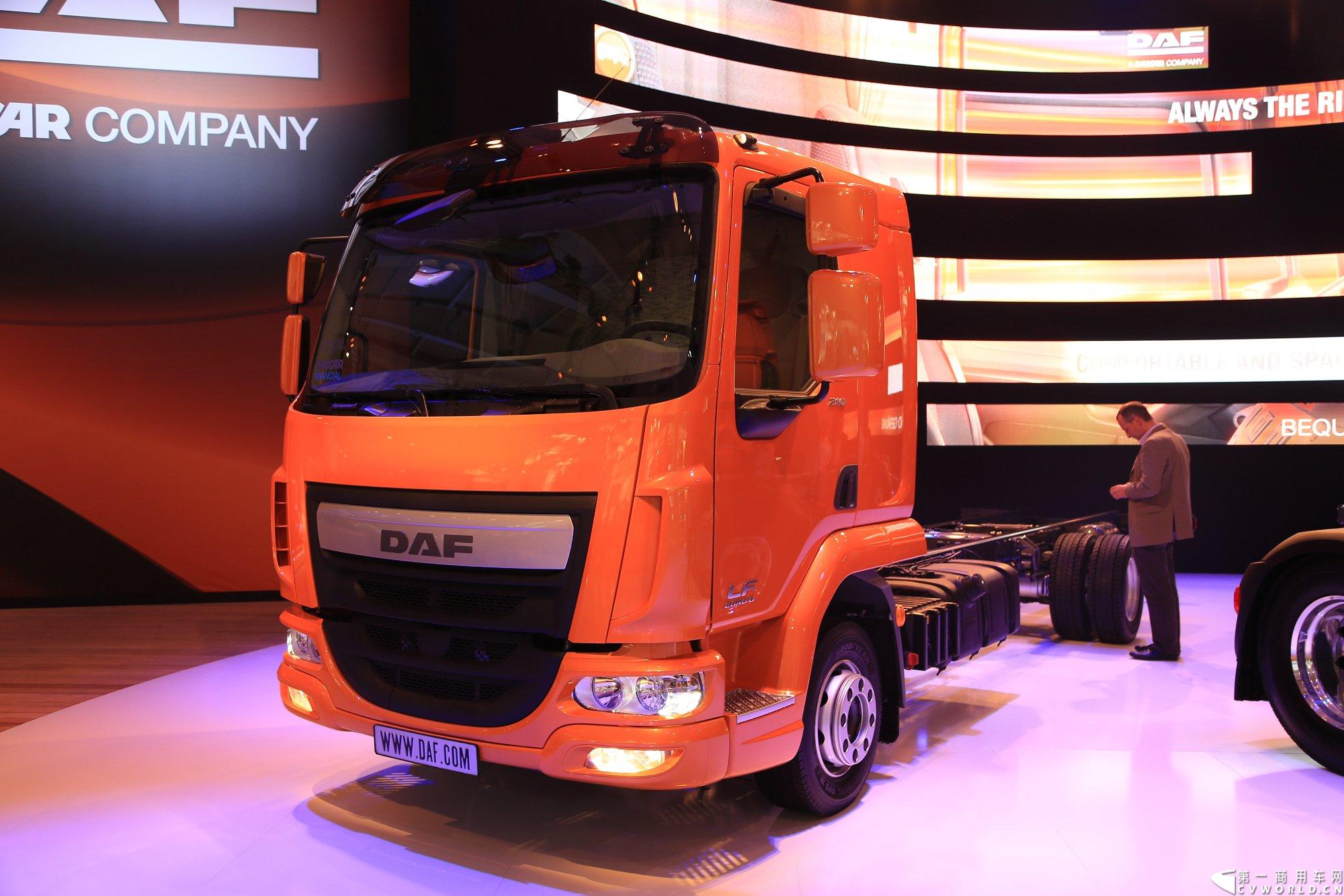 探馆汉诺威之橙色风暴达夫篇。图为DAF LF 210 4x2卧铺驾驶室底盘