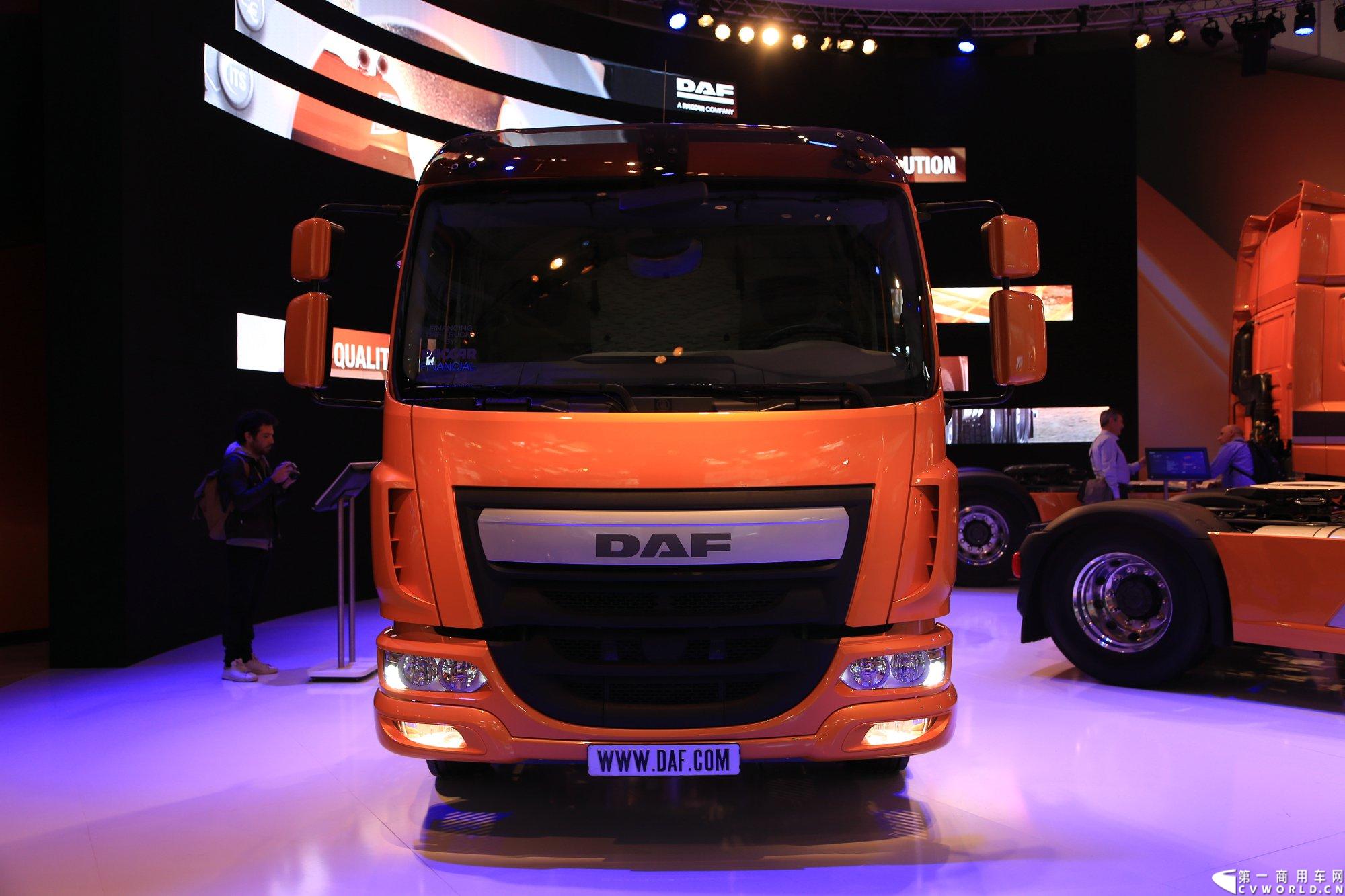 探馆汉诺威之橙色风暴达夫篇。图为DAF LF 210 4x2卧铺驾驶室底盘