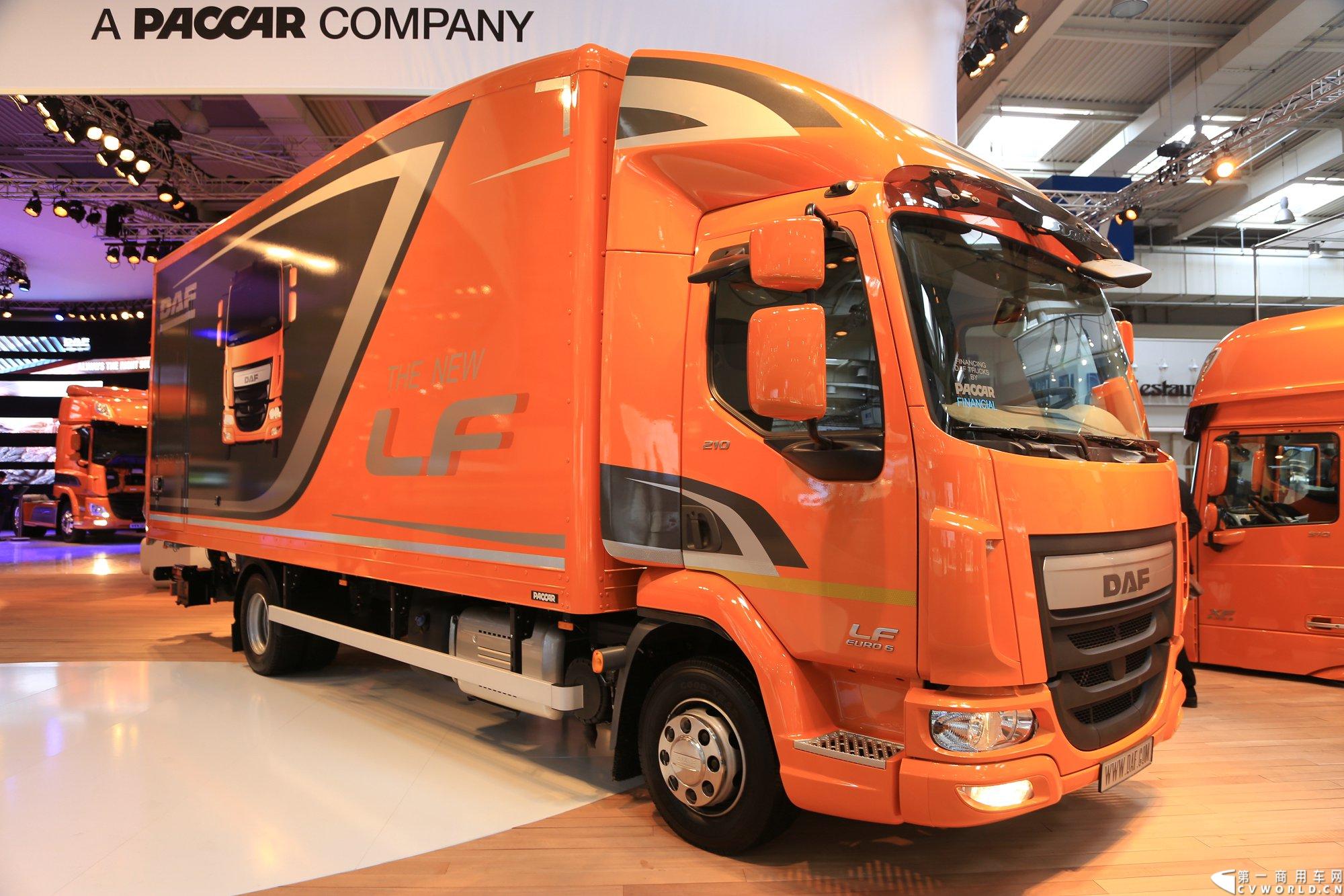 探馆汉诺威之橙色风暴达夫篇。图为DAF LF 210 4x2 流线型车身载货车