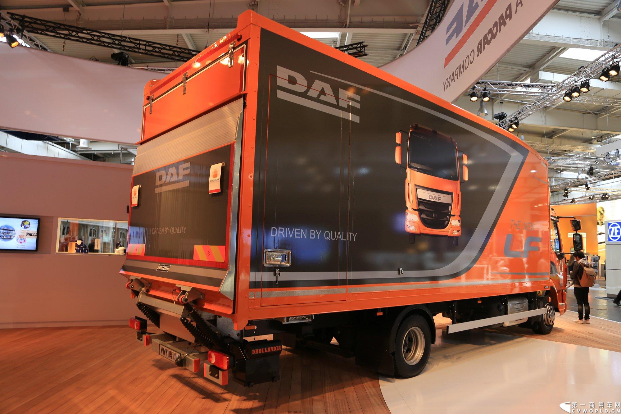 探馆汉诺威之橙色风暴达夫篇。图为DAF LF 210 4x2 流线型车身载货车