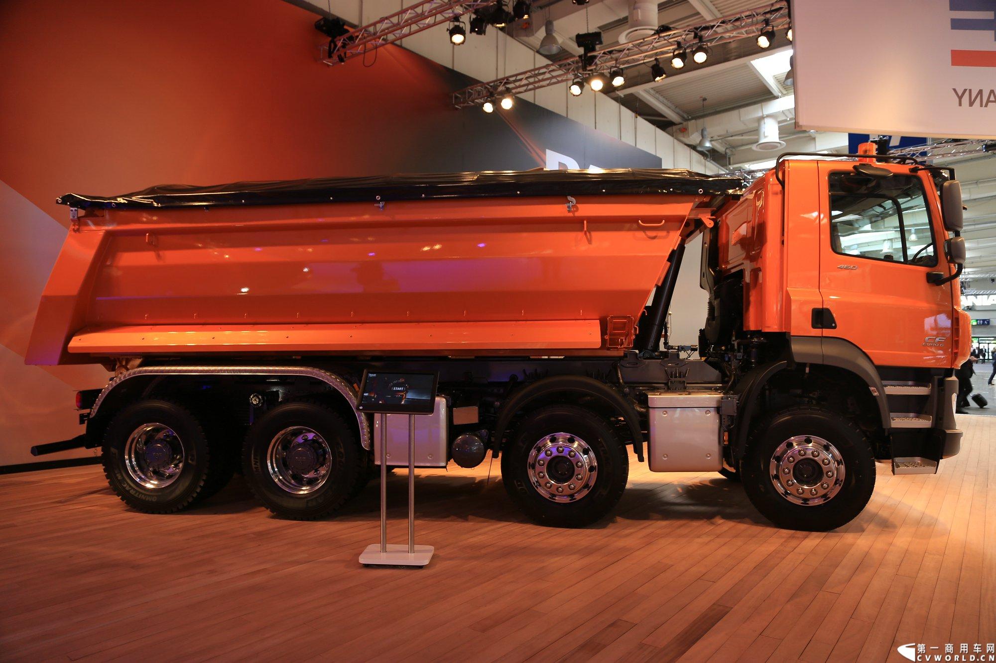 探馆汉诺威之橙色风暴达夫篇。图为DAF CF 460 8x4 自卸车