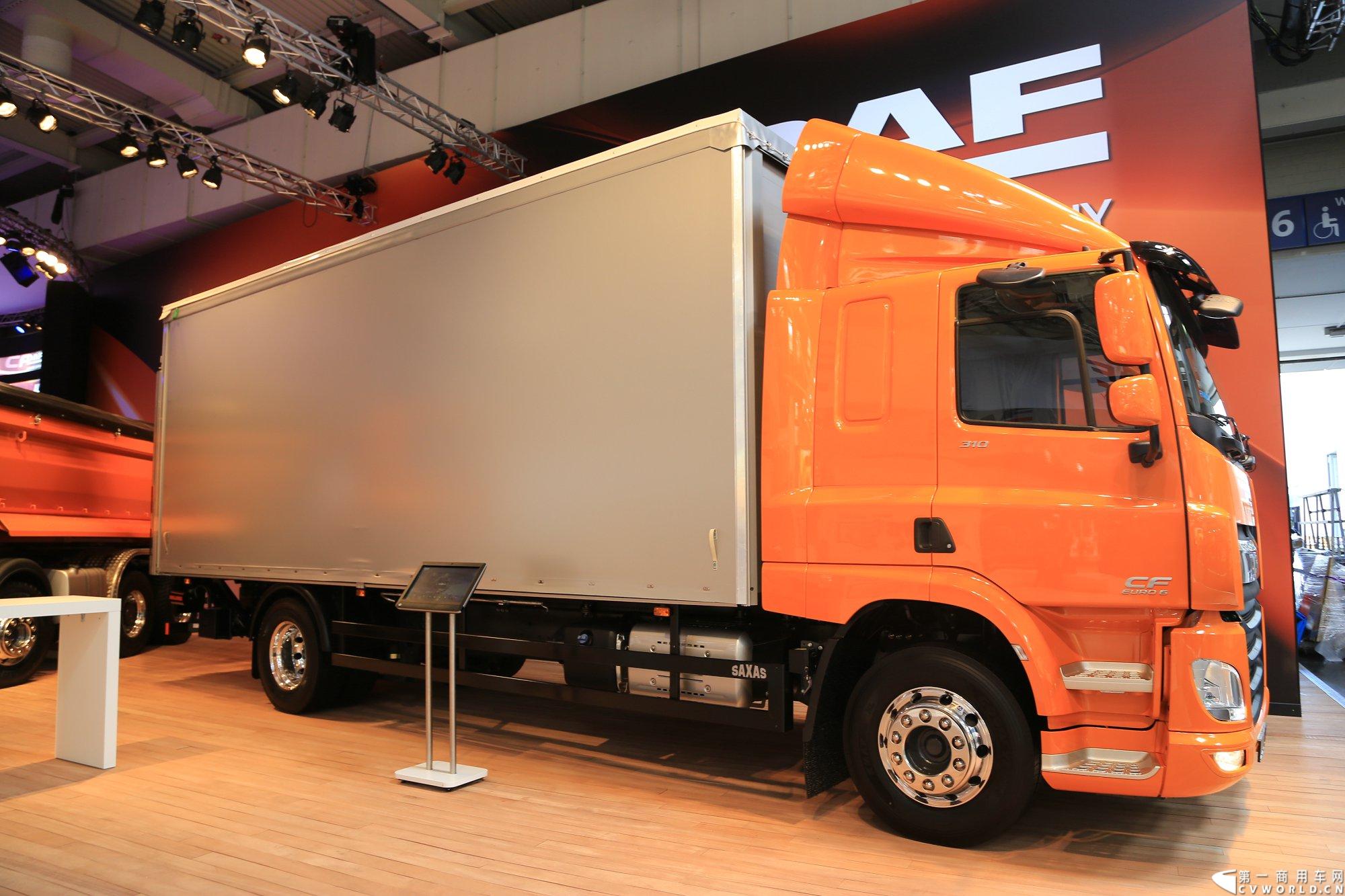 探馆汉诺威之橙色风暴达夫篇。图为DAF CF 460 8x4 自卸车